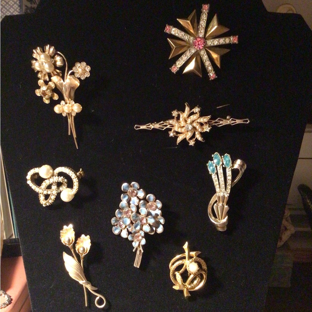 8 Vintage Brooches